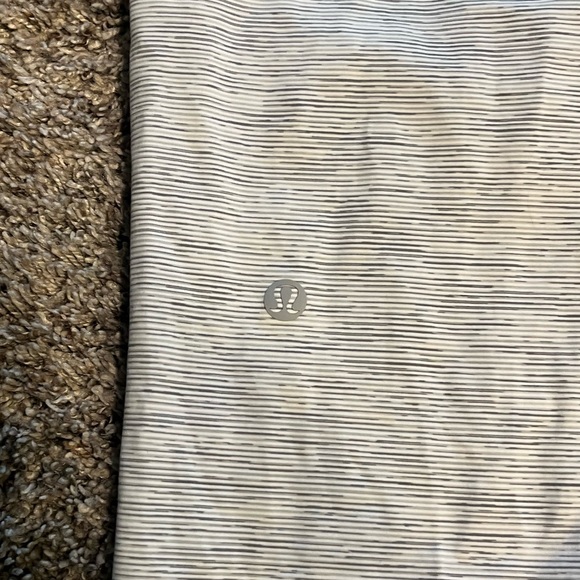 Ready to Rulu cropped pant, size 8! - Picture 3 of 6